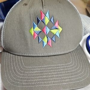 Geometric Embroidered Women's Cap Gray